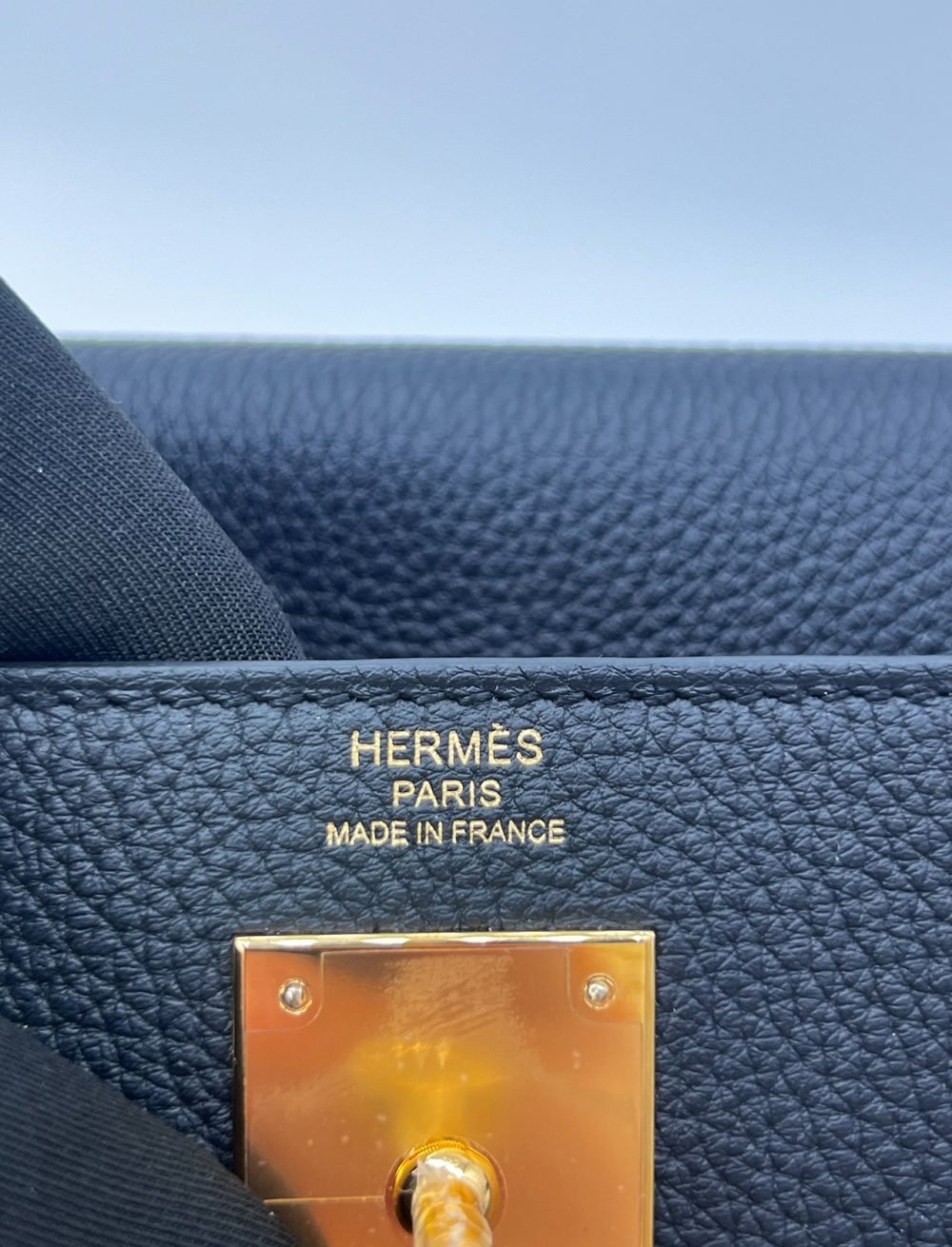 Hermès Kelly 28 Noir Togo Gold Hardware - Image 15